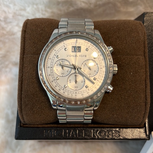 Michael Kors Silver Watch - Picture 2 of 5